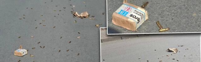 Zastrašujuća scena u Šapcu: Kutije metaka rasute ispred prostorija SNS - Pogledajte šta piše na njima (FOTO)