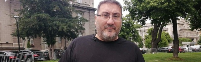 Stati na put ludilu: Vučić ostavlja ljude bez kućnog praga