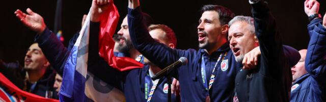 Tompson pretvorio doček hrvatskih rukometaša u reviju mržnje prema Srbima: Zagrebom se orile sramotne pesme