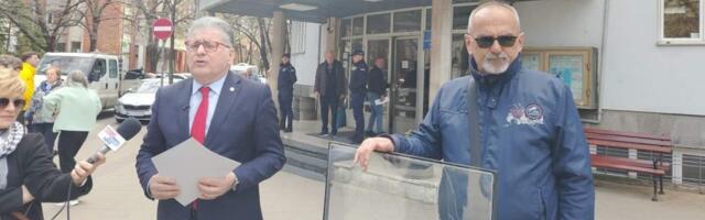 „Godinu dana od napada na moj stan država ćuti, a postoji ideja i za novi atentat“: Dragan Milić podsetio da je pucano nakon Vučićeve izjave