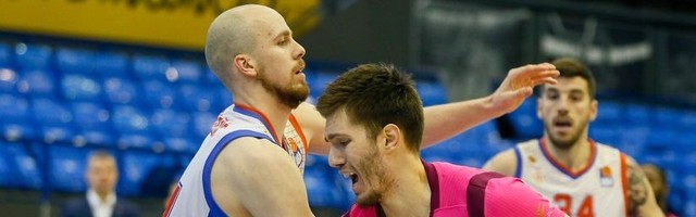Opet taj momak Petrušev! Nije mu bio dan, ali je izvukao koš za pobedu i rešio hrabri Borac (VIDEO)
