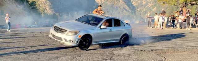 Uništavanje predivnog Mercedes AMG C63 zbog driftovanja na lošoj podlozi