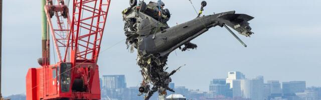 Izvučeni svi glavni delovi aviona American Airlines CRJ-700 i vojnog helikoptera Black Hawk iz reke Potomak