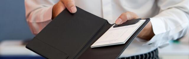 Poručio je u restoranu flašu vode, pivo i dve pite, a kada je video šta mu je naplaćeno, ostao je u ŠOKU: "Ovo je ludo"