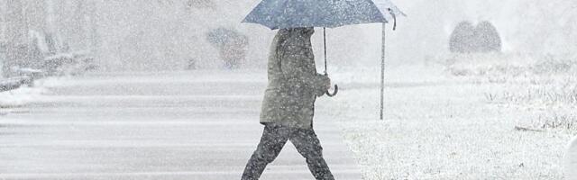 SNEG U SRBIJI PADA OD SINOĆ, IMA GA I U BEOGRADU: RHMZ najavio povećanje visine snežnog pokrivača! Evo kada se očekuje prestanak padavina (video)