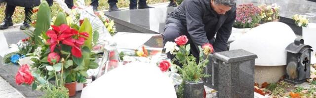 Pet godina od smrti Džeja Ramadanovskog - Ovaj poznati Dorćolac zasvirao na njegovom grobu