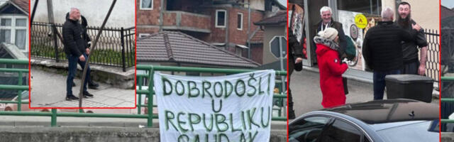 BAČULOV NA PROTESTU U NOVOM PAZARU U bliskom razgovoru sa vehabijom, sa sve rukom na ramenu (FOTO)
