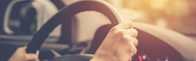 POLICIJA ZAUSTAVILA AUTOMOBIL, ZA VOLANOM BILO DETE! Zakasnio na autobus za školu, pa hteo da se ODVEZE!