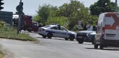 PRVE SLIKE S MESTA JEZIVE NESREĆE KOD ODŽAKA: Uleteo u drugu traku i zakucao se u drugi auto, sumnja se da je ovo razlog (foto)