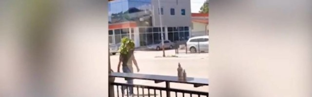 Imamo novog šampiona u najluđim zaštitama od sunca - lik nasmejao mnoge zbog onoga što nosi na glavi