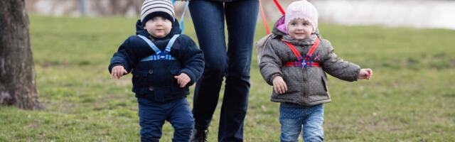 Povodac za decu zakačen za ranac – glavne prednosti i mane