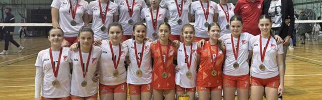 Pretpionirke Odbojkaškog kluba Proleter vicešampionke Vojvodine