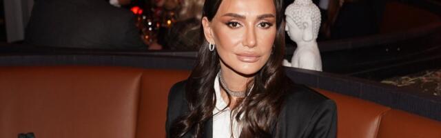 Preko oblina samo peškirić - Emina Jahović na sedmom nebu: "Ovo mi toliko prija" (FOTO)