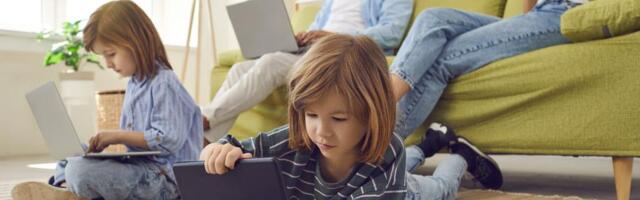 Parents spend just 36 minutes a day with their children – only 7 minutes talking! Psychologists: This is dangerous