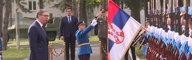 TAČNO U 8 NA BANJICI! Sastanak predsednika Vučića s najvišim rukovodstvom Ministarstva odbrane i Vojske Srbije, prisustvuje i ceo vrh Republike Srpske (FOTO)