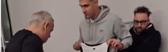 Eksplozija emocija pred košarkašima crno-belih: Jedan navijač Partizana spasao život drugom u Areni, sada su se sreli! /VIDEO/