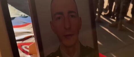 Poslednji ispraćaj Milovana Jovanovića u Bejrutu: Poginuo dva dana pred rođendan, odata počast srpskom heroju - kovčeg prekriven zastavom Srbije (VIDEO)