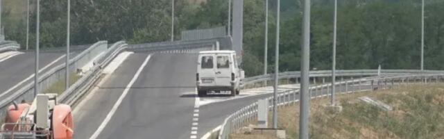 Gužve na grnici i radovi na putevima: Vozači čekaju i do 4 sata