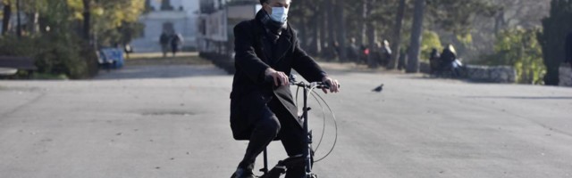 Godinu dana od početka korone mi i dalje stojimo u mestu - doktor iz Niša priznao da negde debelo grešimo, pa sad okrivio tinejdžere