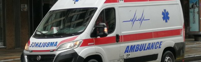Skočio sa Plavog mosta, reanimiraju ga na ulici