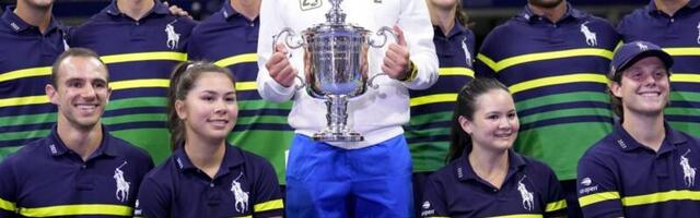 UZEO MIKROFON I POKIDAO: Nole zapevao legendarni hit! (VIDEO)