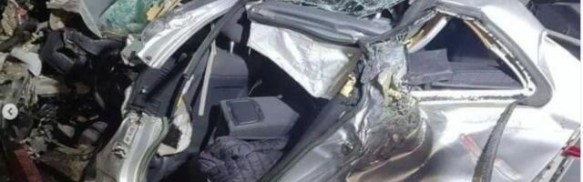 Detalji jezivog udesa u Vreocima: Teretni voz smrskao automobil, vozač čudom ostao živ (FOTO /VIDEO)