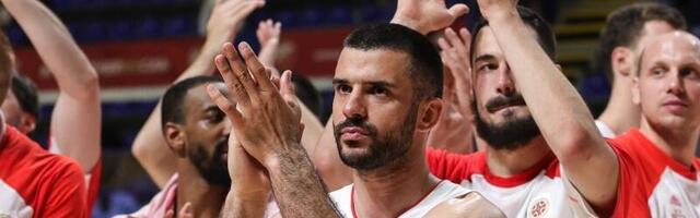 Auuu kakav kiks! Ljubimac "delija" srlja pravo u propast! (FOTO)