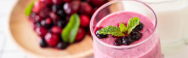 Proteinski smoothie sa višnjama i bademovim mlekom