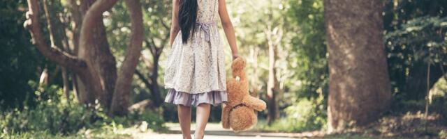 GDE ĆE IM DUŠA?! Roditelji ostavili NATALIJU I NINU DA SE SMRZAVAJU NA ULICI, jedna je ubrzo usvojena, a druga...