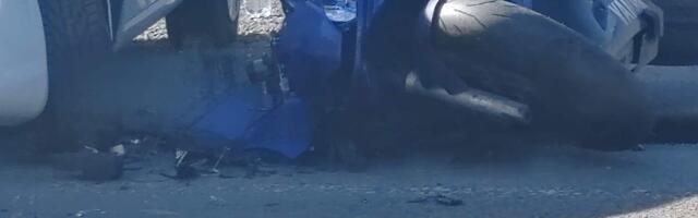 DRAMA NA NOVOM BEOGRADU: Sudar taksija i motocikla kod Ušća, stvaraju se gužve