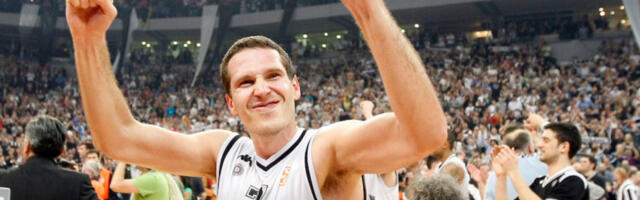 DAN KAD JE VREME STALO! KECMAAAAN! IDE TROJKA! Tačno 16 godina od koša kojim je Partizan utišao Zagreb! (VIDEO)