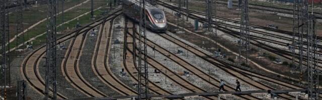 Voz pao sa mosta u Mihnenu! 2 vagona se sručila sa visine od 5 metara