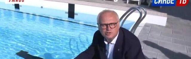 Vesić u obilasku bazena "Tašmajdan"