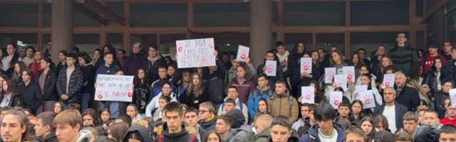 Na 15 minuta tišine i cela škola leskovačke gimnazije (foto-video)
