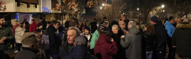 Žitelji Rudničke ulice u Kragujevcu tradicionalno zajedno obeležili Badnje veče