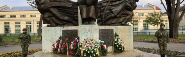 Položeni venci kraj Spomenika palim Šumadincima: Sećanje na gotovo trećinu izgubljenog stanovništva Srbije u Prvom svetskom ratu