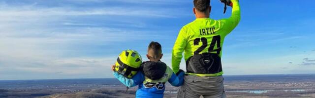 Darko Lazić divlja na četvorotočkašu: Sinu od šest godina stavio kacigu, pa dao po gasu (VIDEO)