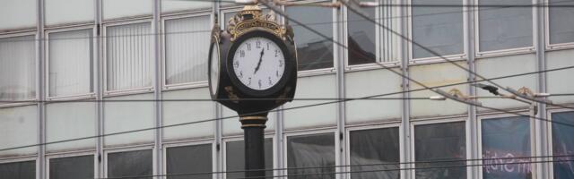 Demontirana 2 od 4 mehanizma novog sata na Trgu republike: Gradski urbanista kaže „ništa neobično“