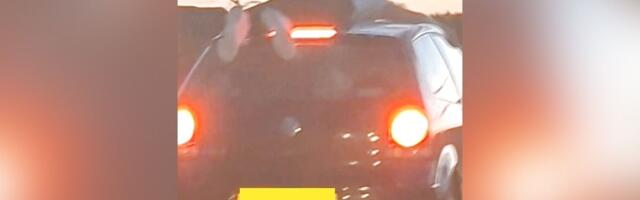 Mladić provozao drugara na krovu automobila, a onda su policajci posetili njegove roditelje