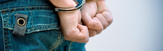 USRED NOĆI PROVALIO U FIRMU I POKRAO RAČUNARE: Policija ga brzo pronašla i uhapsila!