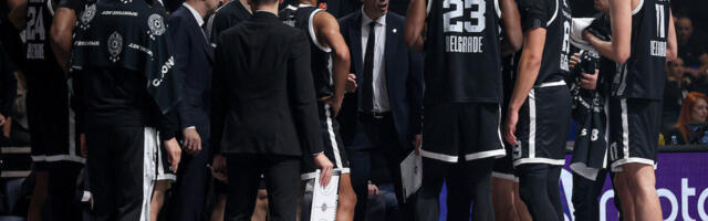 CRNO-BELI OSTALI KRATKIH RUKAVA: Brutalna mašina ne dolazi u Partizan