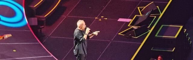 Slavni Italijan oduševio Beograđane! Eros Ramacoti se obratio publici na srpskom, pa uradio nešto neočekivano