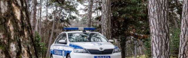 DRAMA NA KOŠUTNJAKU! Deca pronašla ranac, roditelji zanemeli kad su ga otvorili - PUN DROGE I ORUŽJA!