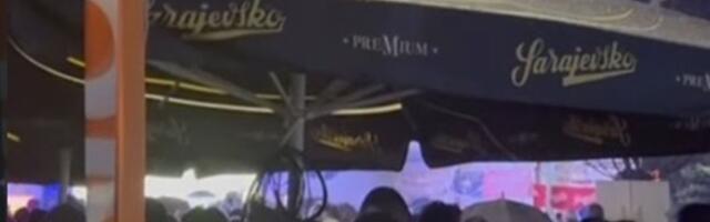 Pogledajte atmosferu u Sarajevu nakon eliminacije BiH sa Svetskog prvenstva, krenuo je i jak pljusak