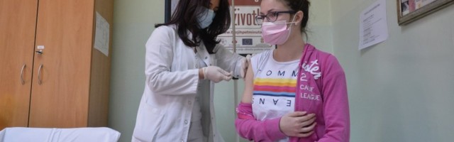 NEMAČKI "BLIK" HVALI VAKCINACIJU U SRBIJI: Prijava za 3 minuta i stranci mogli da se vakcinišu!