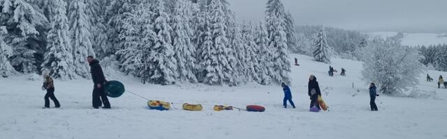 Jabuka je nekadašnji dragulj ski - turizma u Jugoslaviji a danas je skoro potpuno zaboravljena