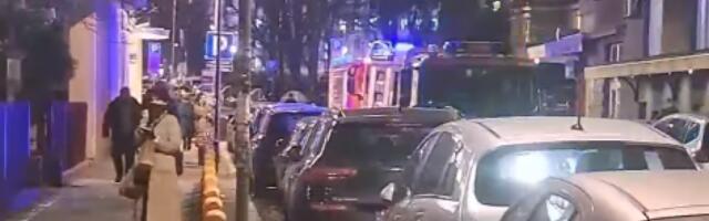 Haos u centru Beograda! Požar u Kosovskoj, dim kulja iz stana, vatrogasci kreću u akciju! Ulica zatvorena za saobraćaj (FOTO)