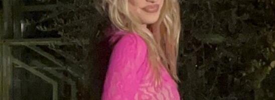 RADA MANOJLOVIĆ DOMINIRA U PROVIDNOJ ČIPKI OD GLAVE DO PETE! Kada se pojavla SA MISTERIOZNIM MUŠKARCEM sve je stalo! (GALERIJA)