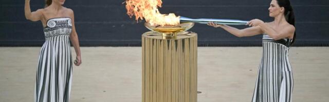 ZOI 2026: Olimpijska baklja predata italijanskim organizatorima