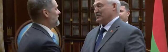 LUKAŠENKO PRIREDIO URNEBESNI DOČEK AMERIKANCIMA! Pitali ga na lošem ruskom, a on odgovorom nasmejao sve - "Čuo sam da Tramp to voli..." (VIDEO)